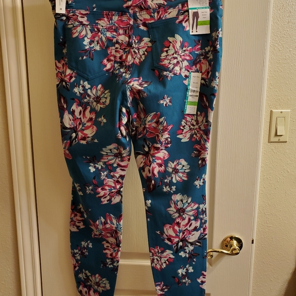 Time and Tru Jeggings - Picture 2 of 3